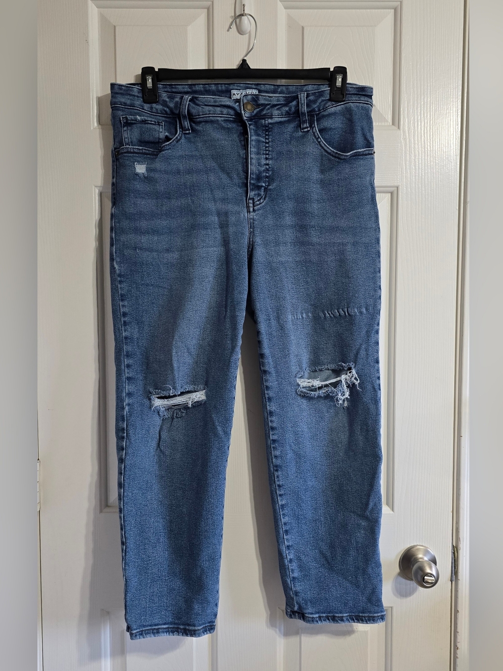 Ava & Viv Classic High-Rise Distressed Women's Jeans - Blue